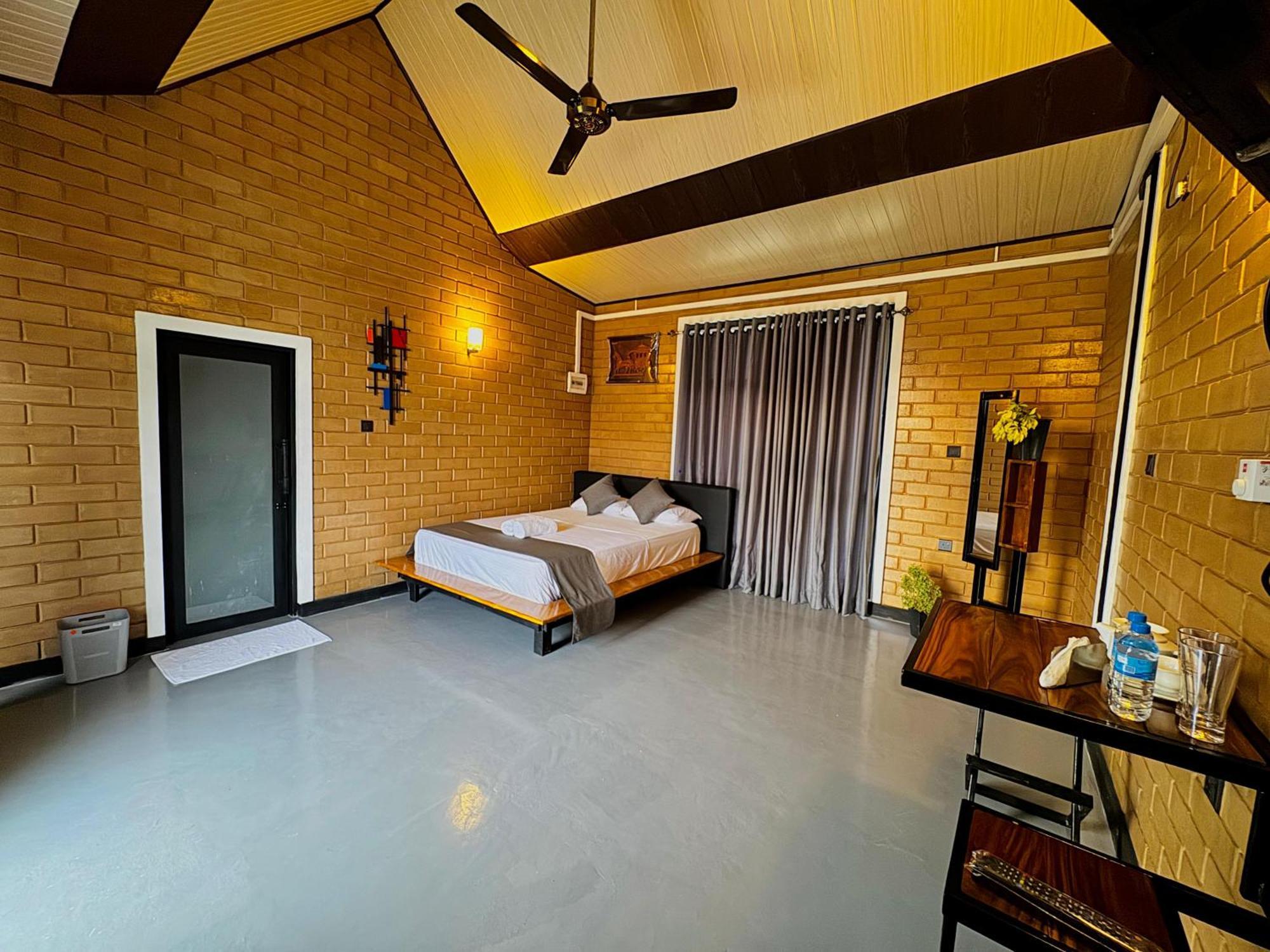 Waasala Transit Hotel Nikawatawana Ngoại thất bức ảnh